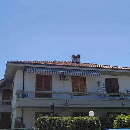 Apartment Casa Dolce Mare - Seafront With Swimmingpool Marina di Massa