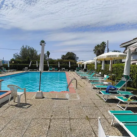 Casa Dolce Mare - Seafront With Swimmingpool Apartmán *